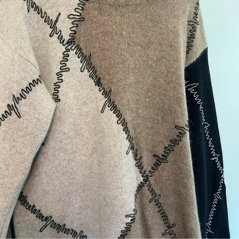 SOLD: Como Tricot Women’s Large Lambswool Blend Sweater - Picture 5 of 8